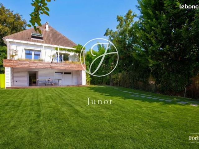 Maison 7 pièces 215 m²