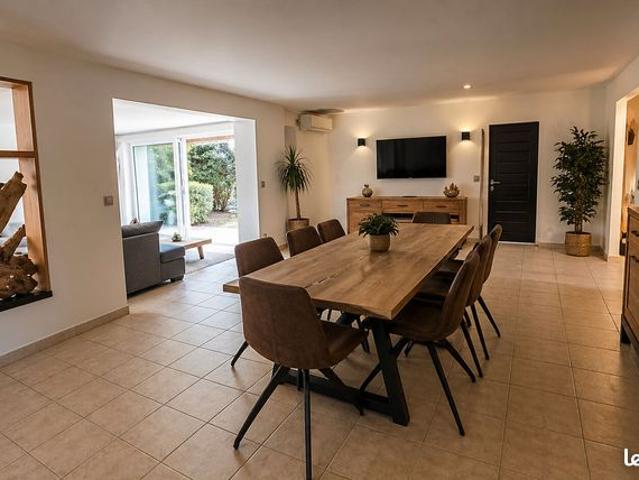 Maison 7 pièces 215 m²