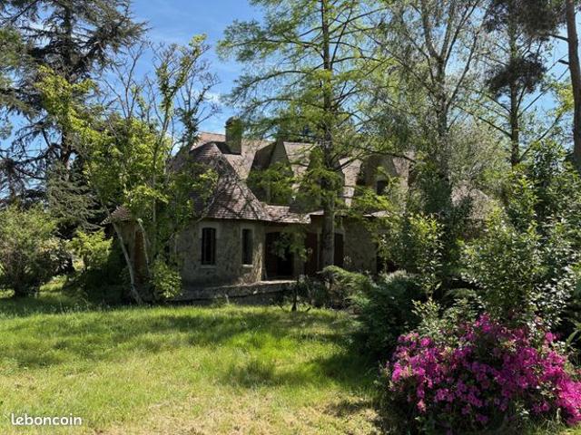 Maison 7 pièces 215 m²