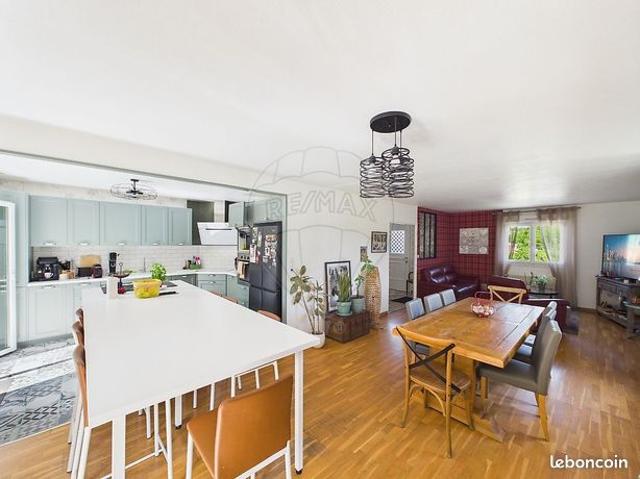 Maison 7 pièces 215 m²