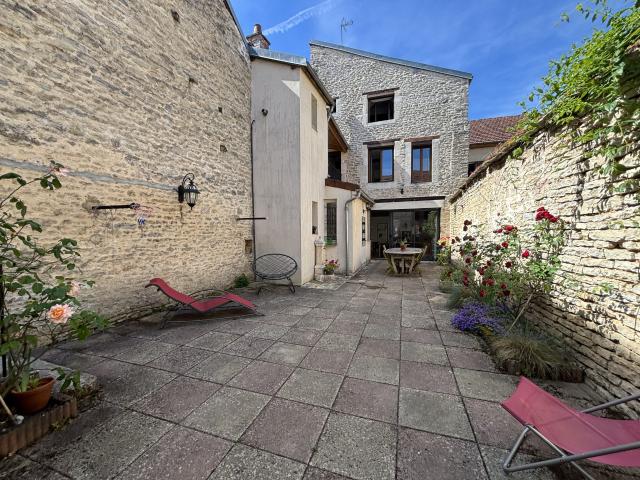 Maison 7 pièces 215 m²