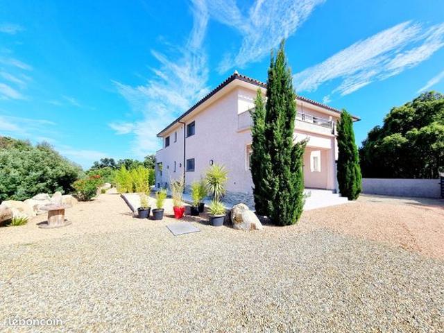 Maison 7 pièces 215 m²