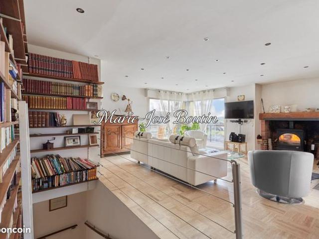Maison 7 pièces 215 m²