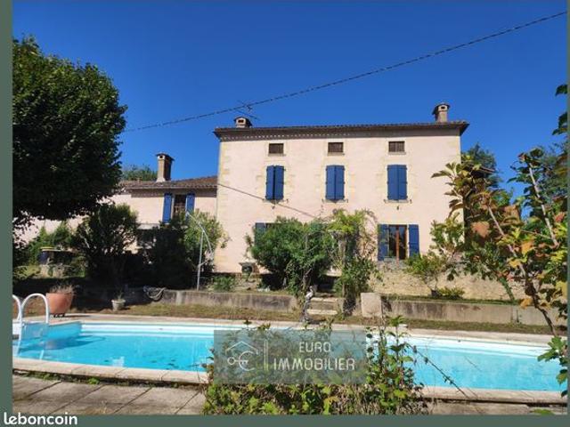 Maison 7 pièces 215 m²
