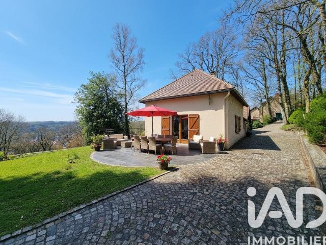 Maison 7 pièces 215 m²