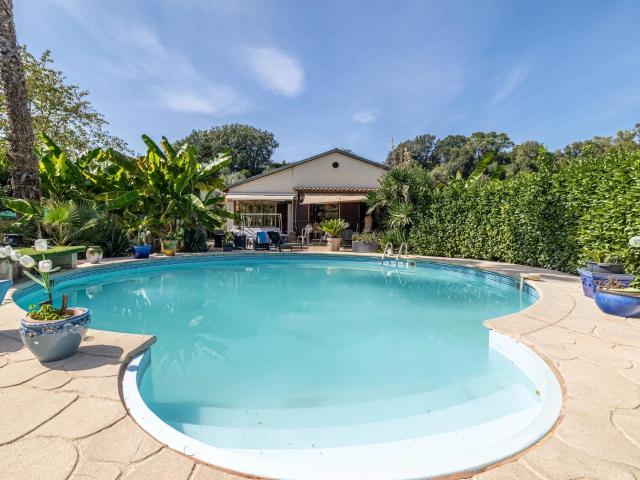 Maison 7 pièces 215 m²