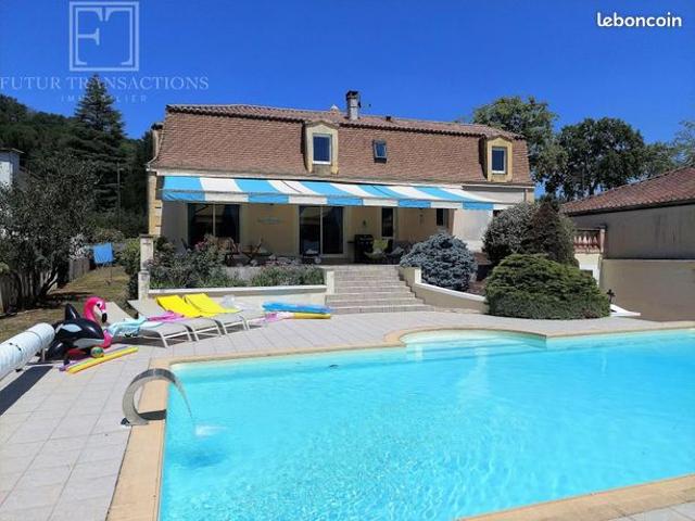 Maison 7 pièces 215 m²