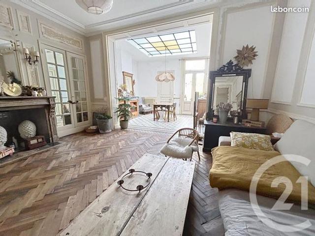 Maison 7 pièces 215 m²
