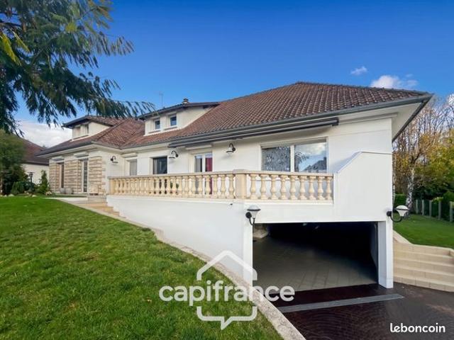 Maison 7 pièces 215 m²