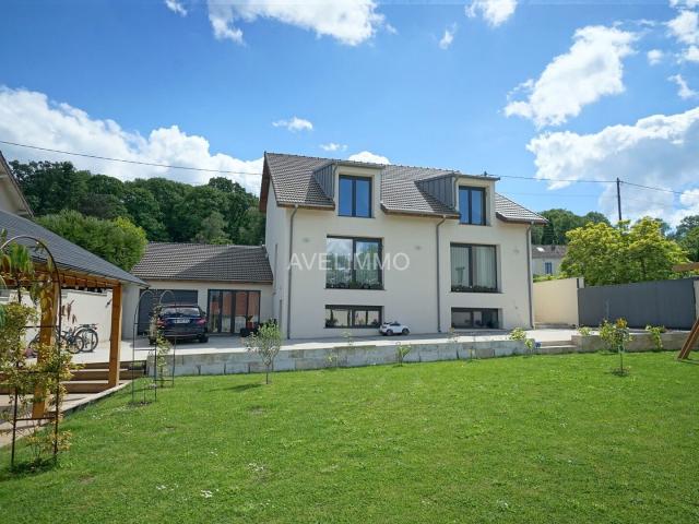 Maison 7 pièces 215 m²