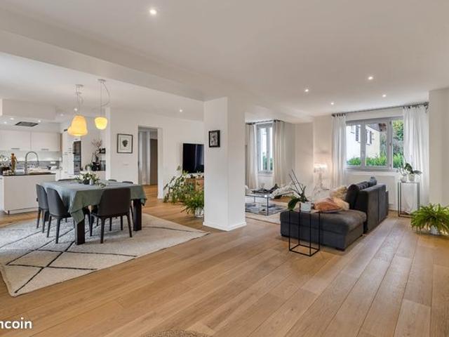 Maison 7 pièces 215 m²