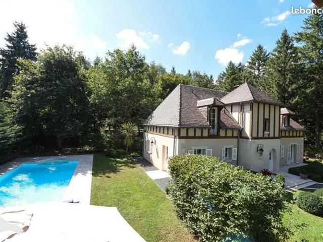 Maison 7 pièces 215 m²