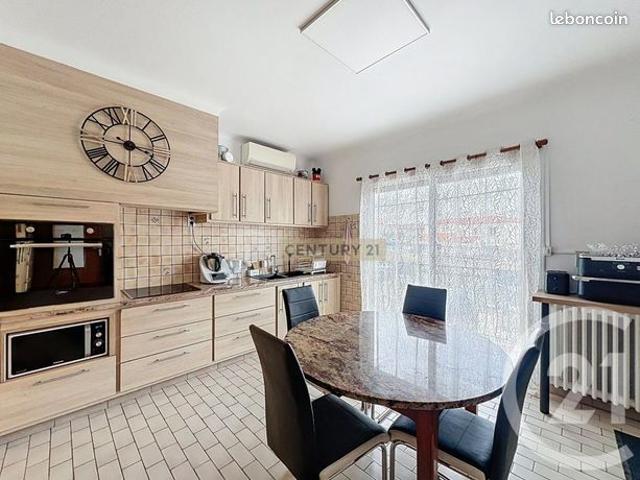 Maison 8 pièces 215 m²