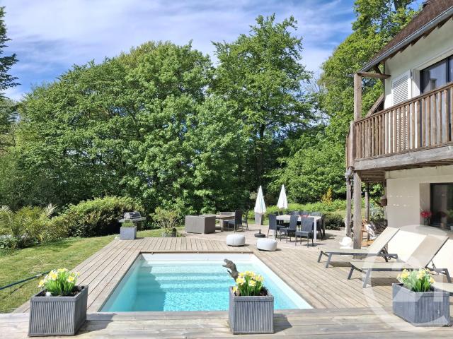 Maison 7 pièces 215 m²