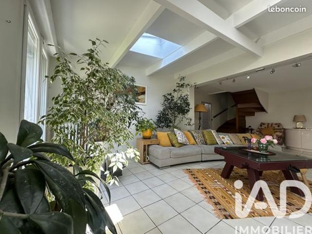 Maison 7 pièces 215 m²