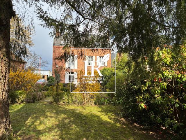 Maison 7 pièces 215 m²