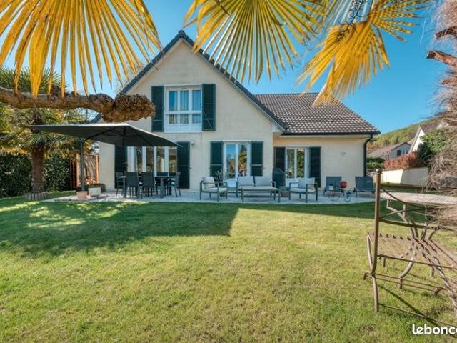 Maison 7 pièces 215 m²