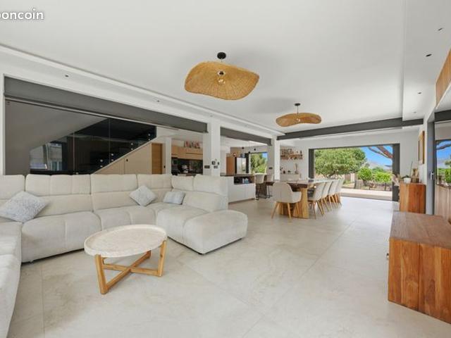 Maison 7 pièces 215 m²