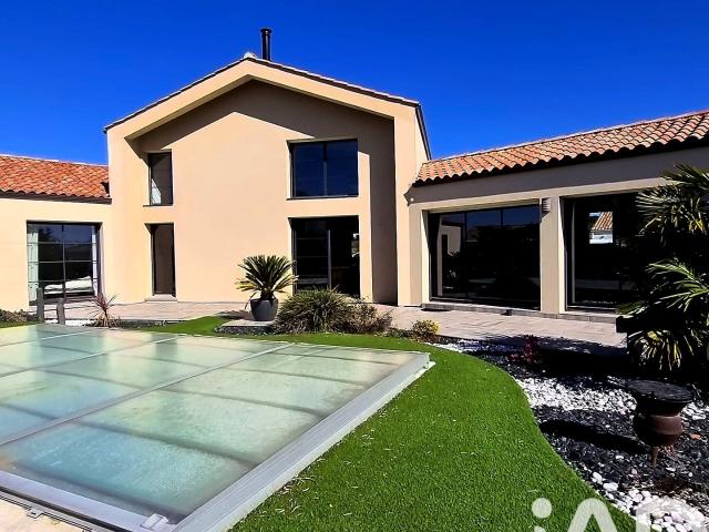 Maison 7 pièces 215 m²
