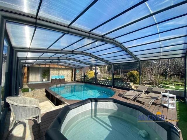 Maison 7 pièces 215 m²