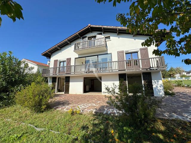 Maison 7 pièces 230 m²