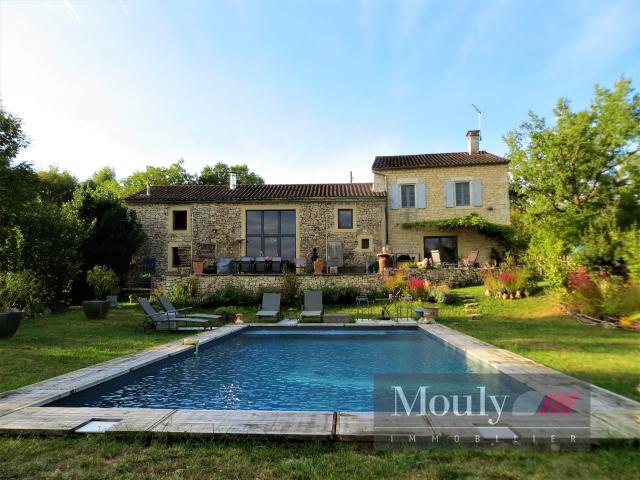 Maison 7 pièces 215 m²