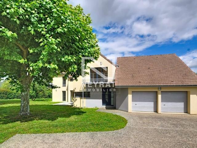 Maison 7 pièces 215 m²