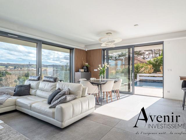 Maison 7 pièces 215 m²