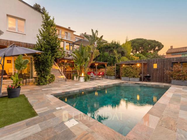Maison 7 pièces 215 m²
