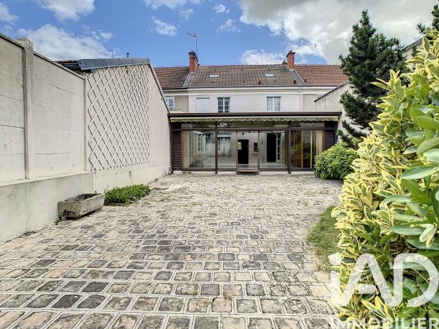 Maison 7 pièces, 215 m² à louer à Fère Champenoise 51230