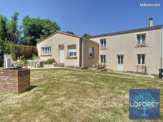 Maison 7 pièces 216 m²