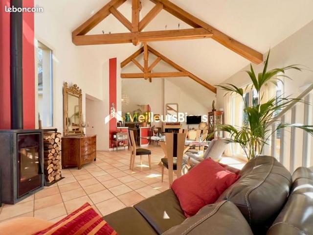 Maison 7 pièces 216 m²