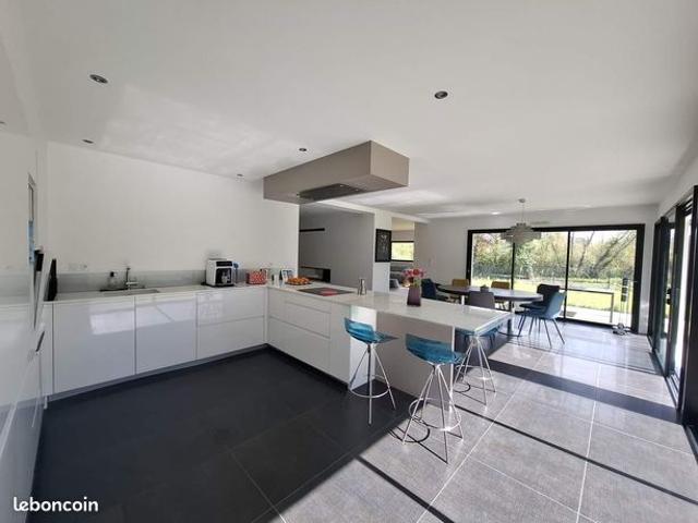 Maison 7 pièces 216 m²