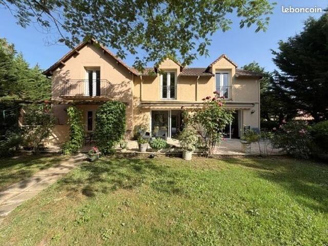 Maison 7 pièces 216 m²