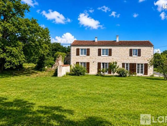 Maison 7 pièces 216 m²