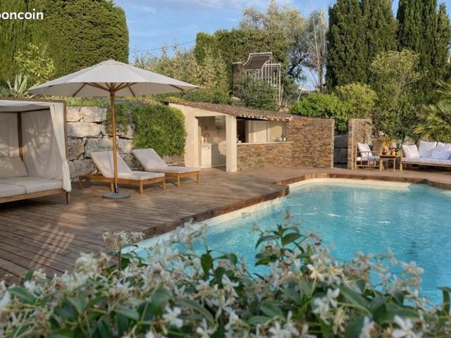 Maison 7 pièces 216 m²