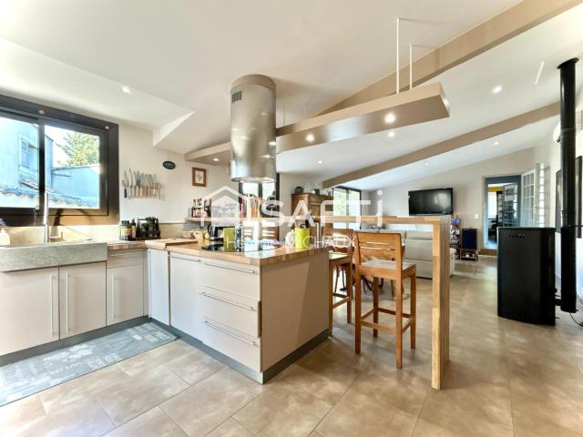 Maison 7 pièces 216 m²