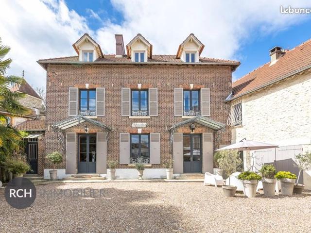 Maison 7 pièces 216 m²