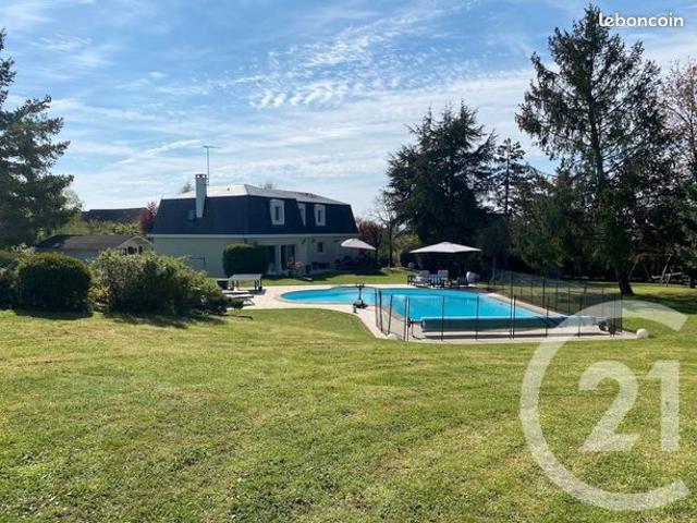Maison 7 pièces 216 m²