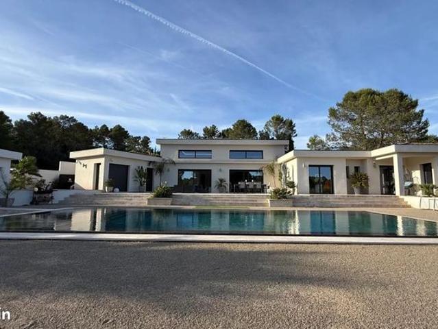 Maison 7 pièces 216 m²
