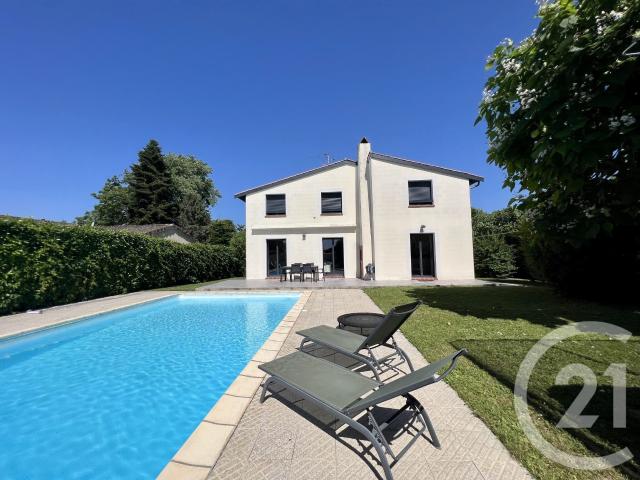 Maison 7 pièces 216 m²
