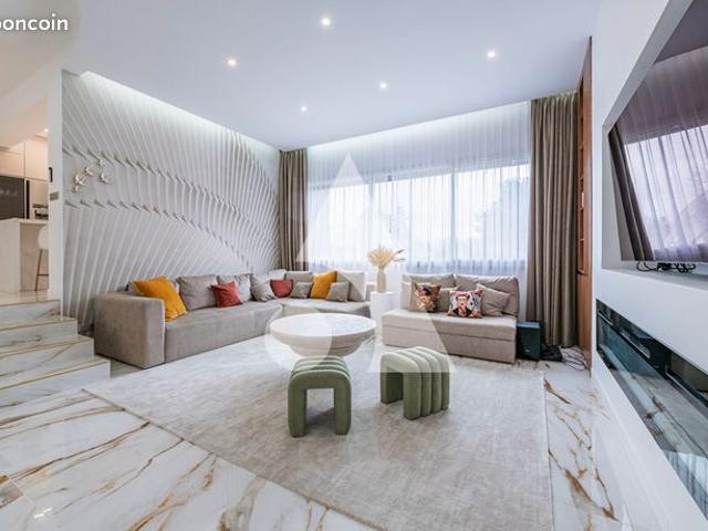 Maison 7 pièces 216 m²