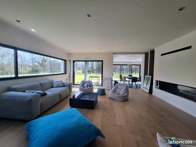 Maison 7 pièces 216 m²