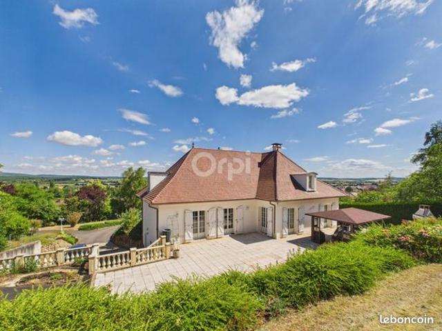 Maison 7 pièces 216 m²