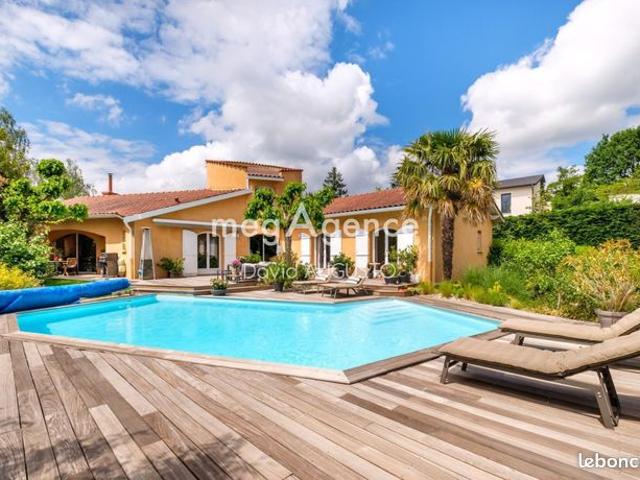 Maison 7 pièces 216 m²