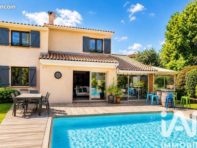 Maison 7 pièces 217 m²