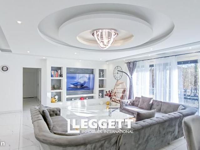 Maison 7 pièces 217 m²