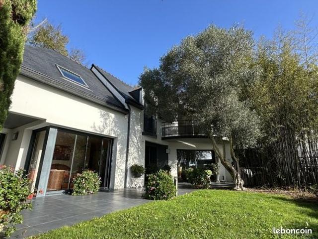 Maison 7 pièces 217 m²