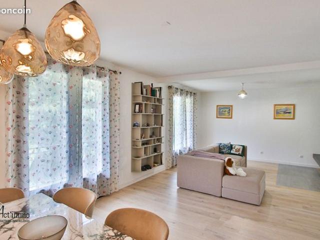 Maison 7 pièces 217 m²