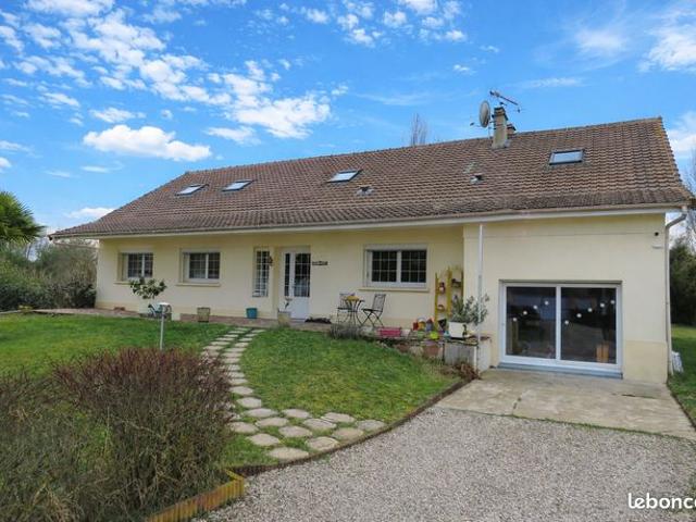Maison 7 pièces 217 m²